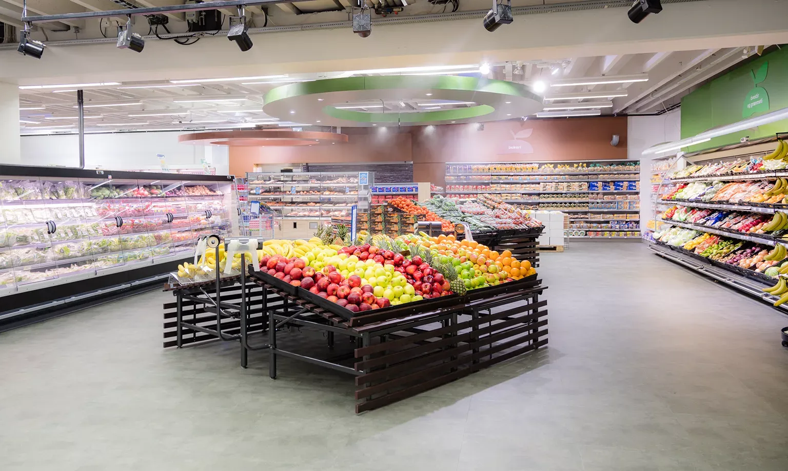 Grocery retail store